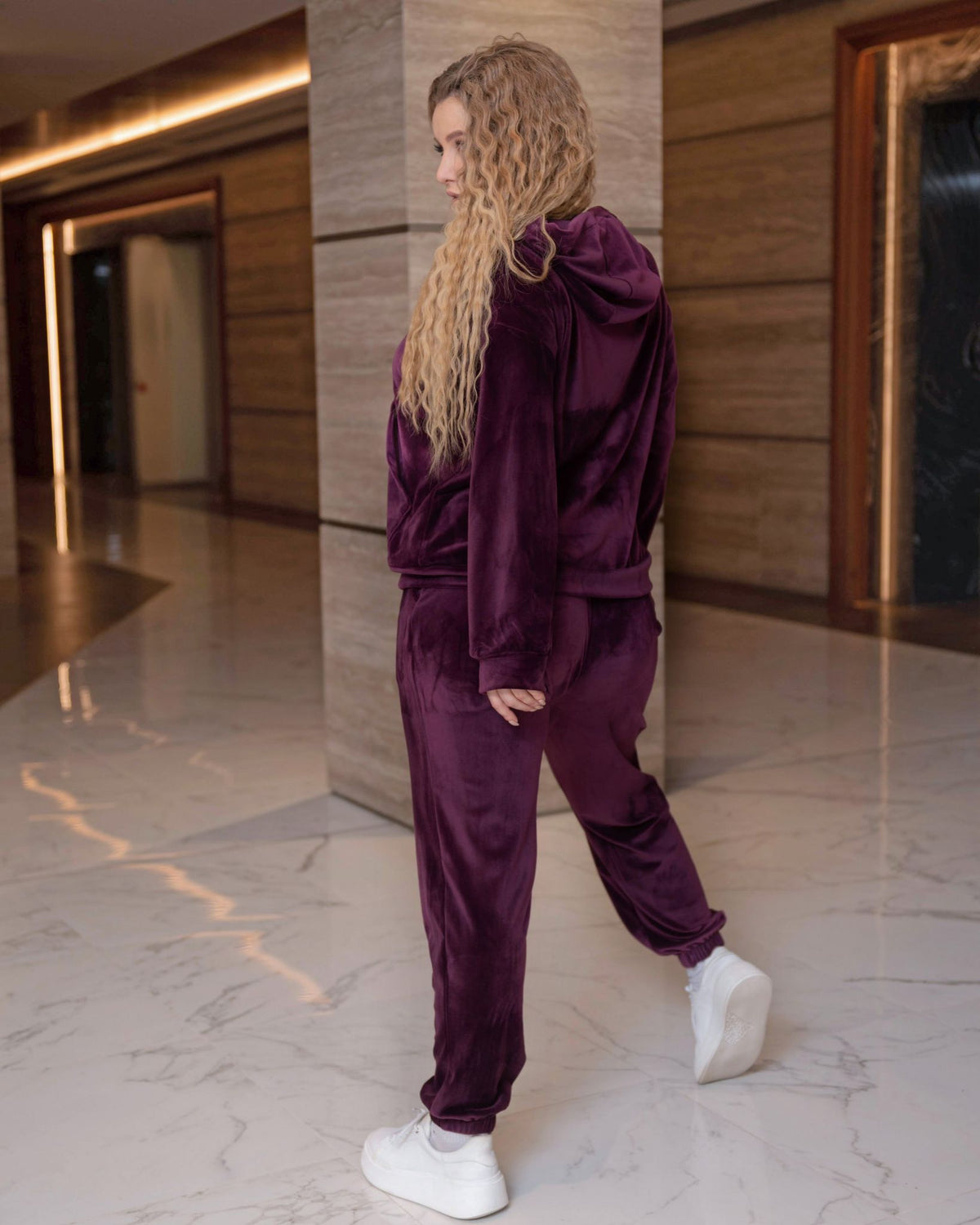 Trening din catifea Bela Moda, bluză cu fermoar și pantaloni lejeri